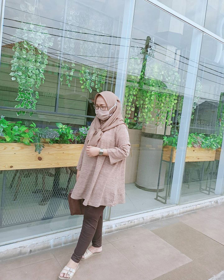 Elok Lidiawati profile icon