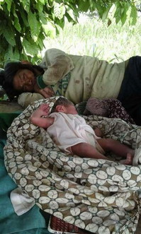 orang  gila melahirkan