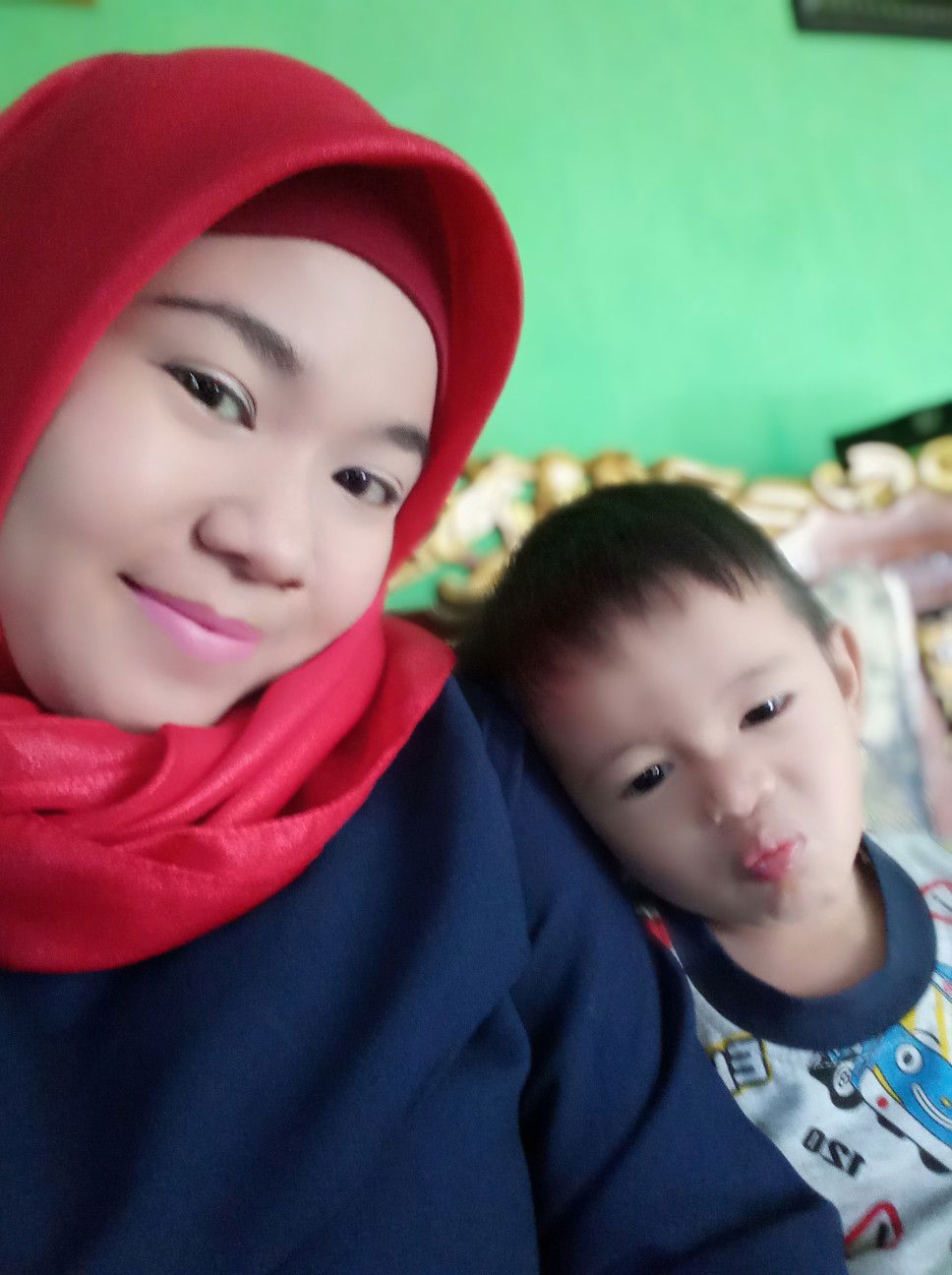 Intania Juwita profile icon