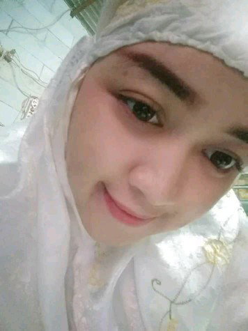 Putri Azhari profile icon