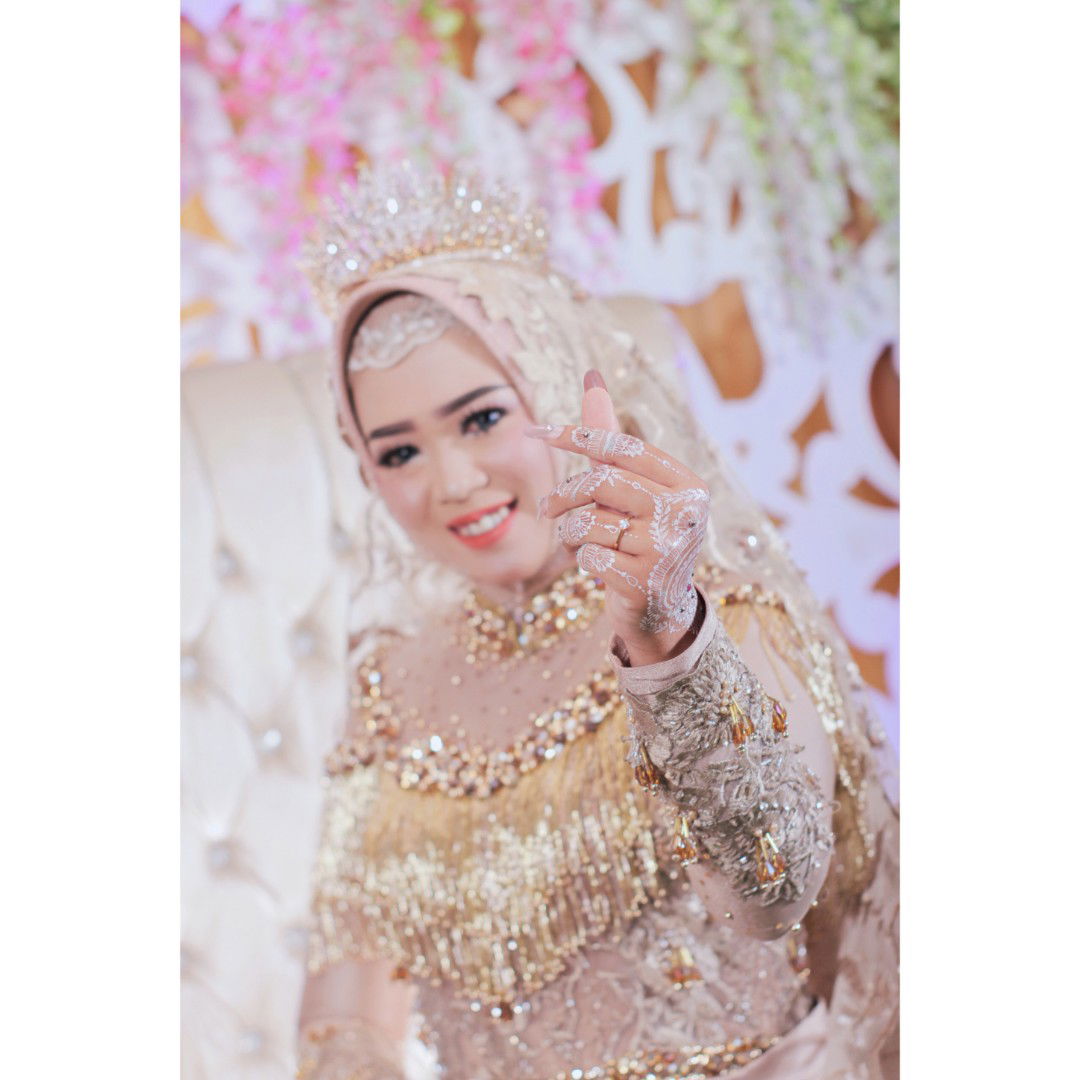 Dina Lorenza profile icon