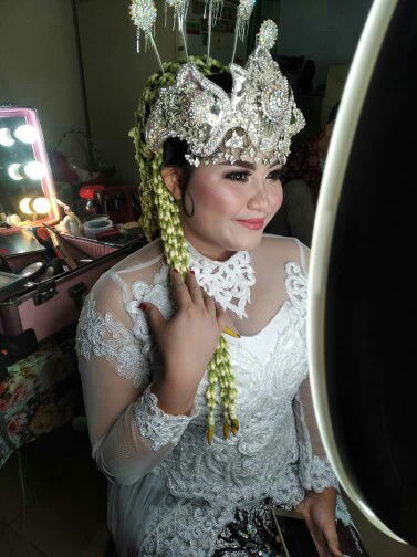 sauzani latifah muchtar lubis profile icon