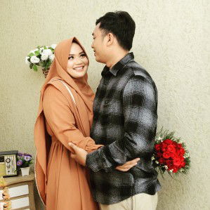 refina liffia mega saputri profile icon