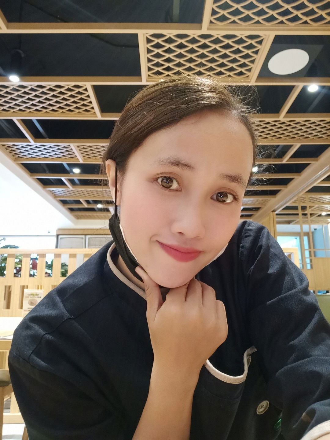 astuti wijareni profile icon