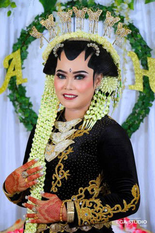 Herlina Dwi Pangesti profile icon