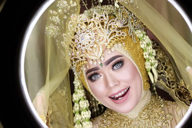 Dewi Komalasari profile icon