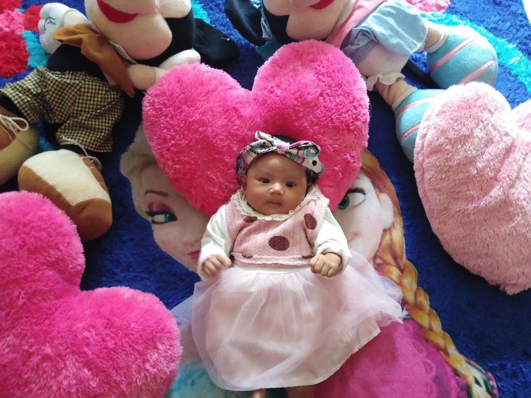 assalamualaikum bunda ,, umurku zekrang udh 1bulan lebih lohh ,do'ain killa mnjdi anak yg sholehah yah ??