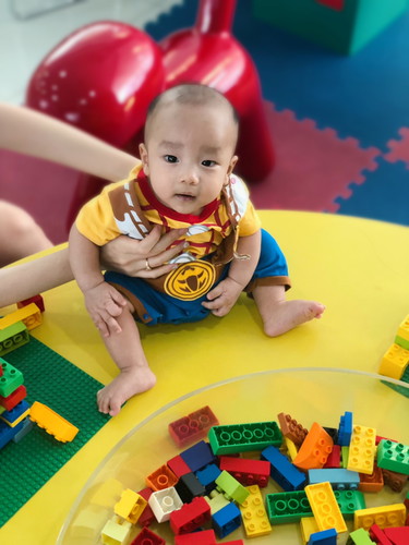 ลูกครบ 4 เดือน พาไปหาหมอ หมอแนะนำว่า 5 เดือน ให้เริ่ม กินข้าวผสมนมแม่ ควรให้ลูกเริ่มกินเลยดีไหมคะ