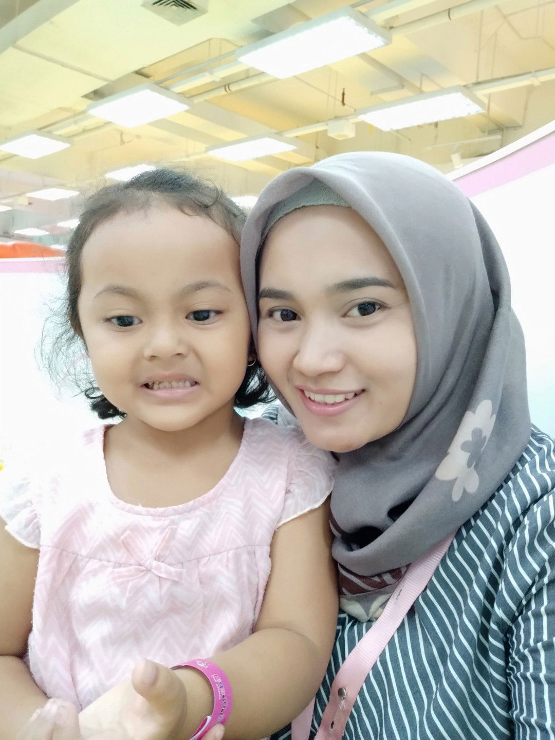 mommy sofia profile icon