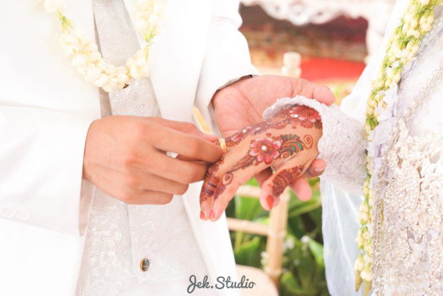 dina apriana profile icon