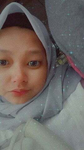 Putri Sivia profile icon