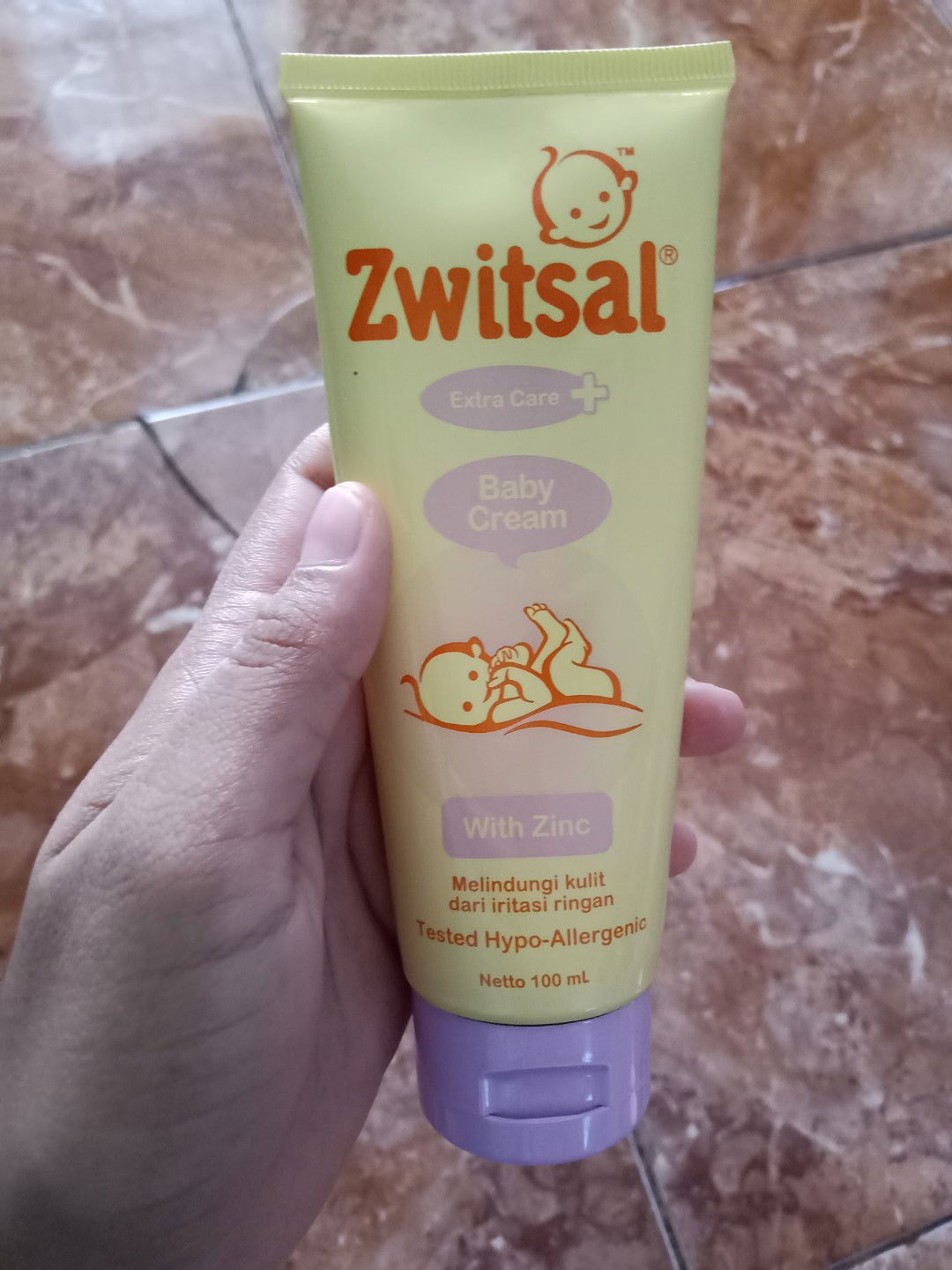 Ruam di lipatan daun telinga