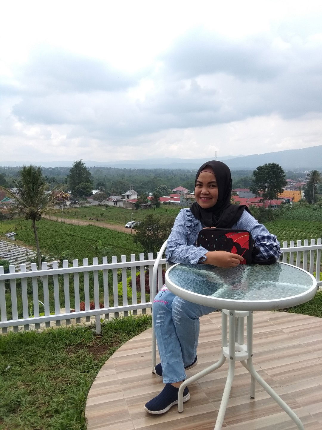 Jenni Charolin profile icon