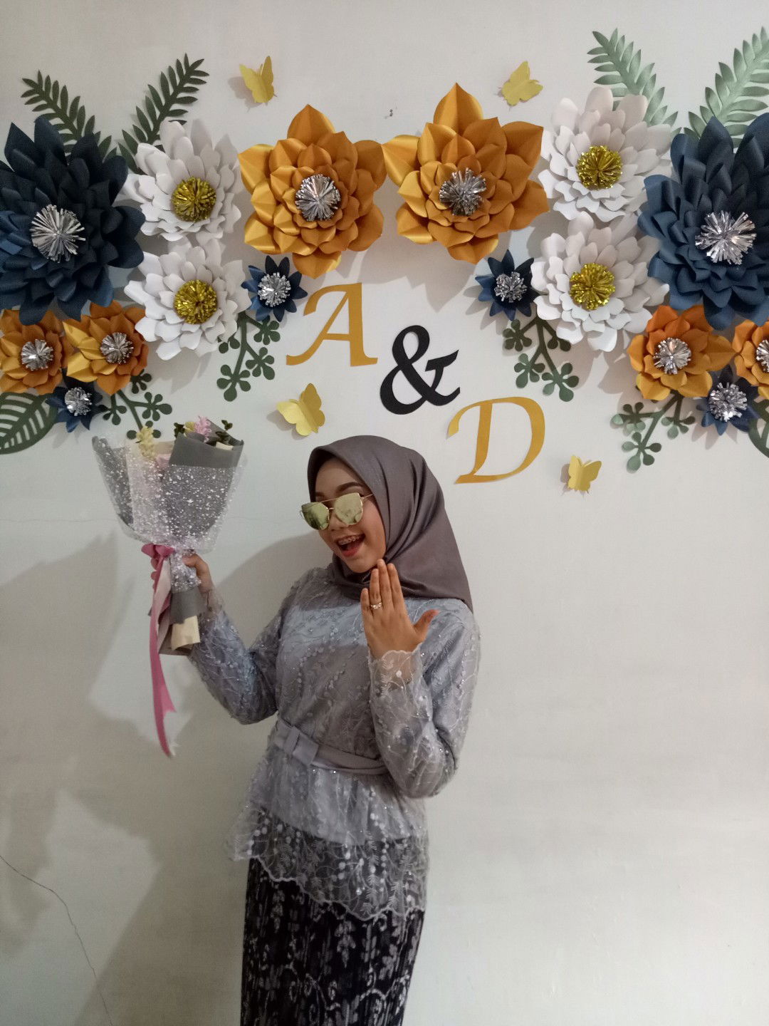 ayu lestari profile icon