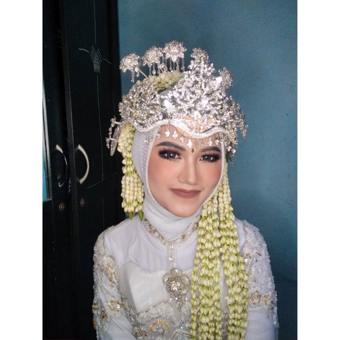 Ayu Indriyani profile icon