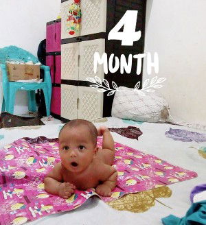 usia 4 bln blm bisa tengkurap sendiri
