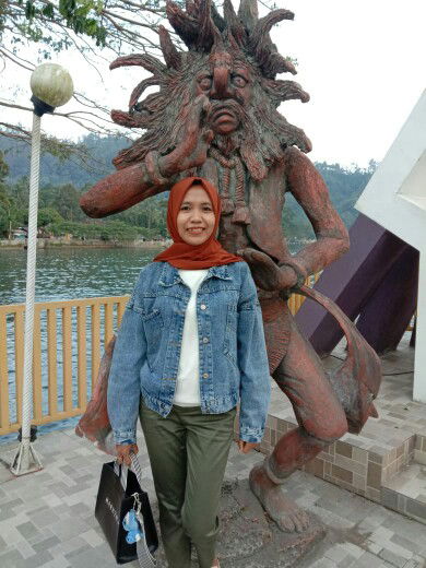 atik sumariati profile icon