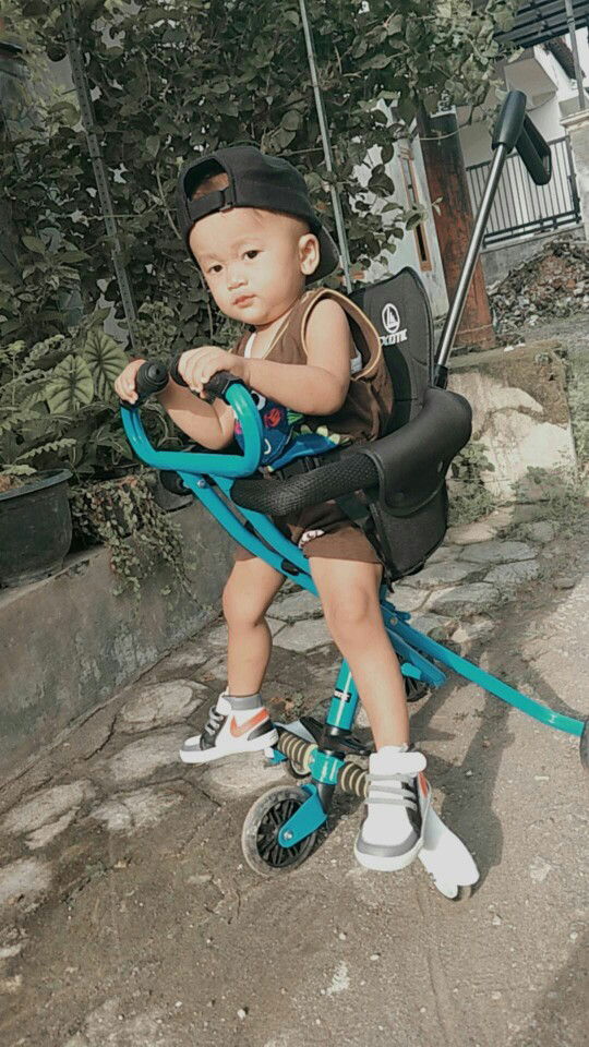 putri novika sari profile icon