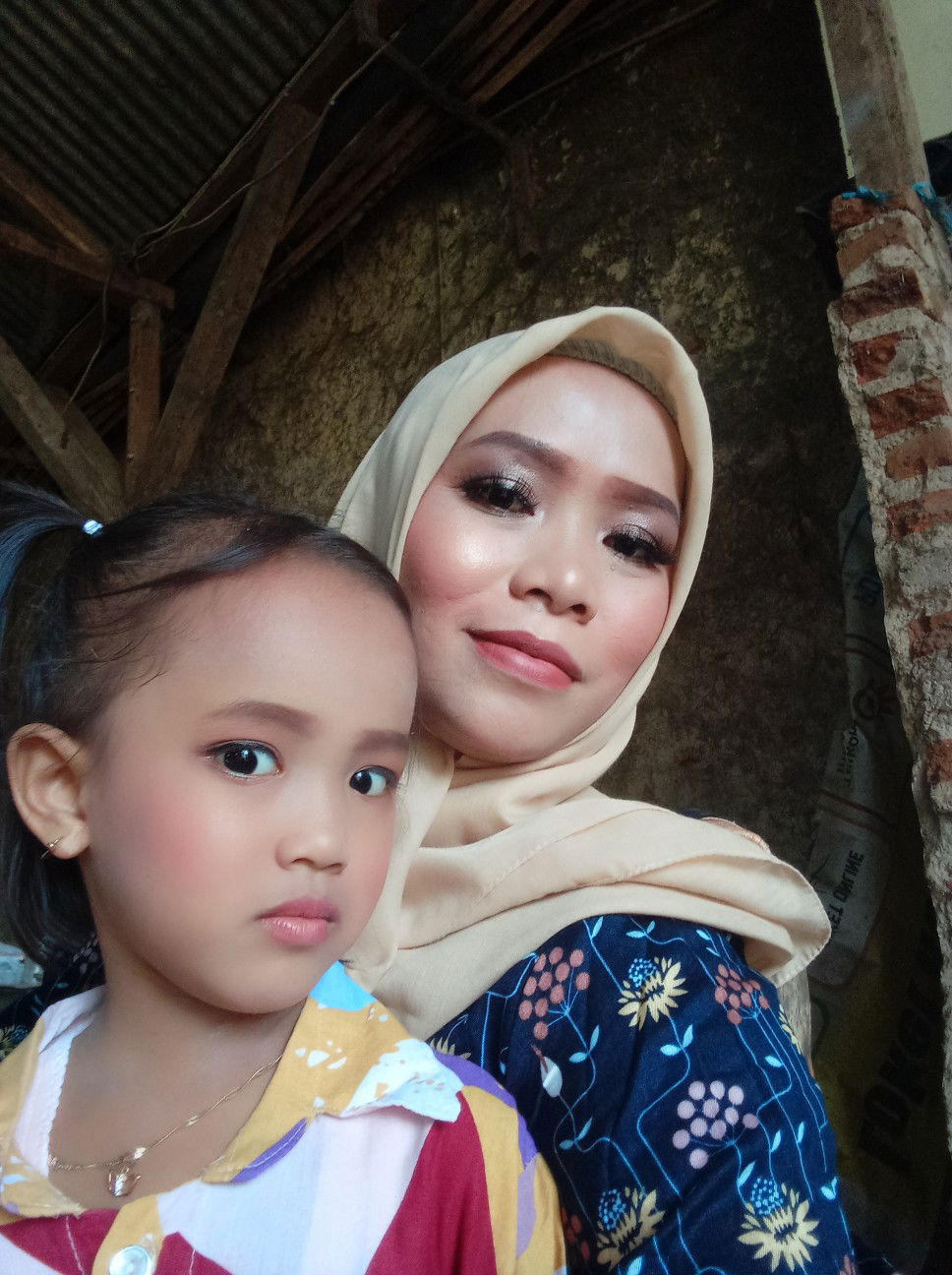 iis tanisah profile icon