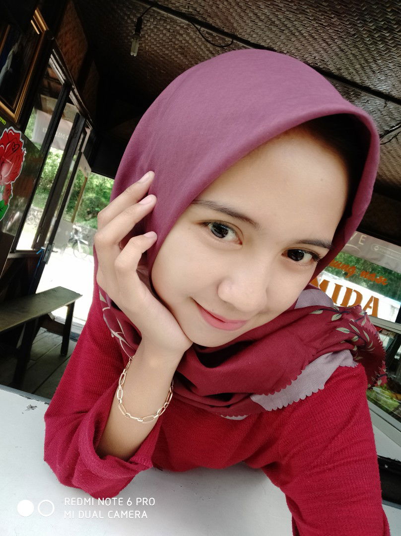 phia triandari profile icon