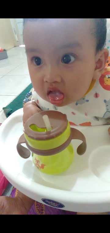 gak mau makan minum sendiri