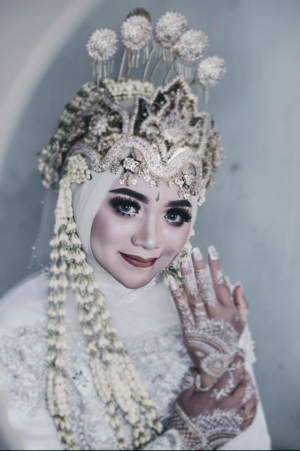 Dwi Lestari Harsono profile icon