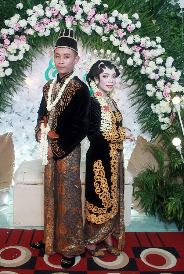 Ella Santika profile icon