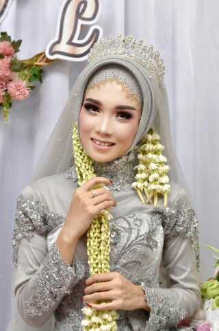 Lina Azizah profile icon