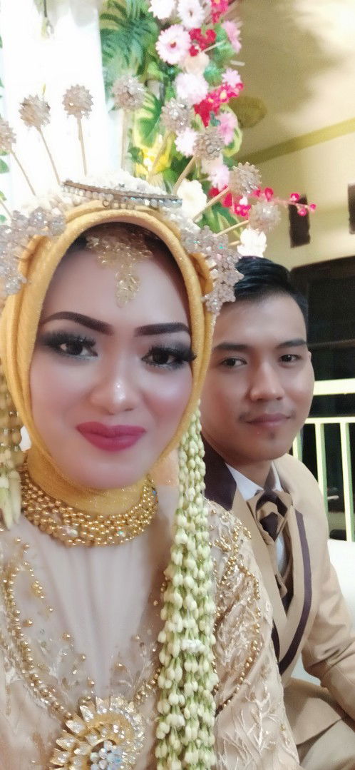 henny febrylia astuti profile icon