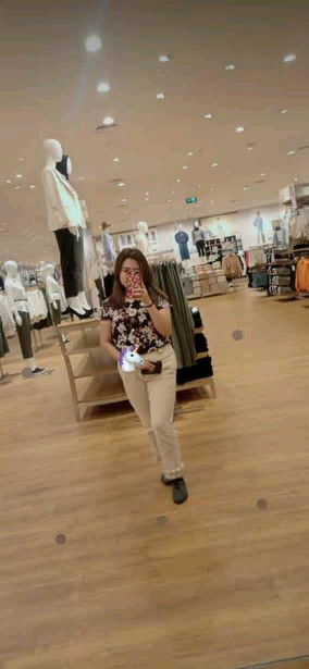 Putri sarisma profile icon