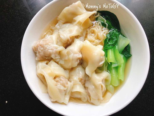 บะหมี่เกี๊ยวหมูน้ำ