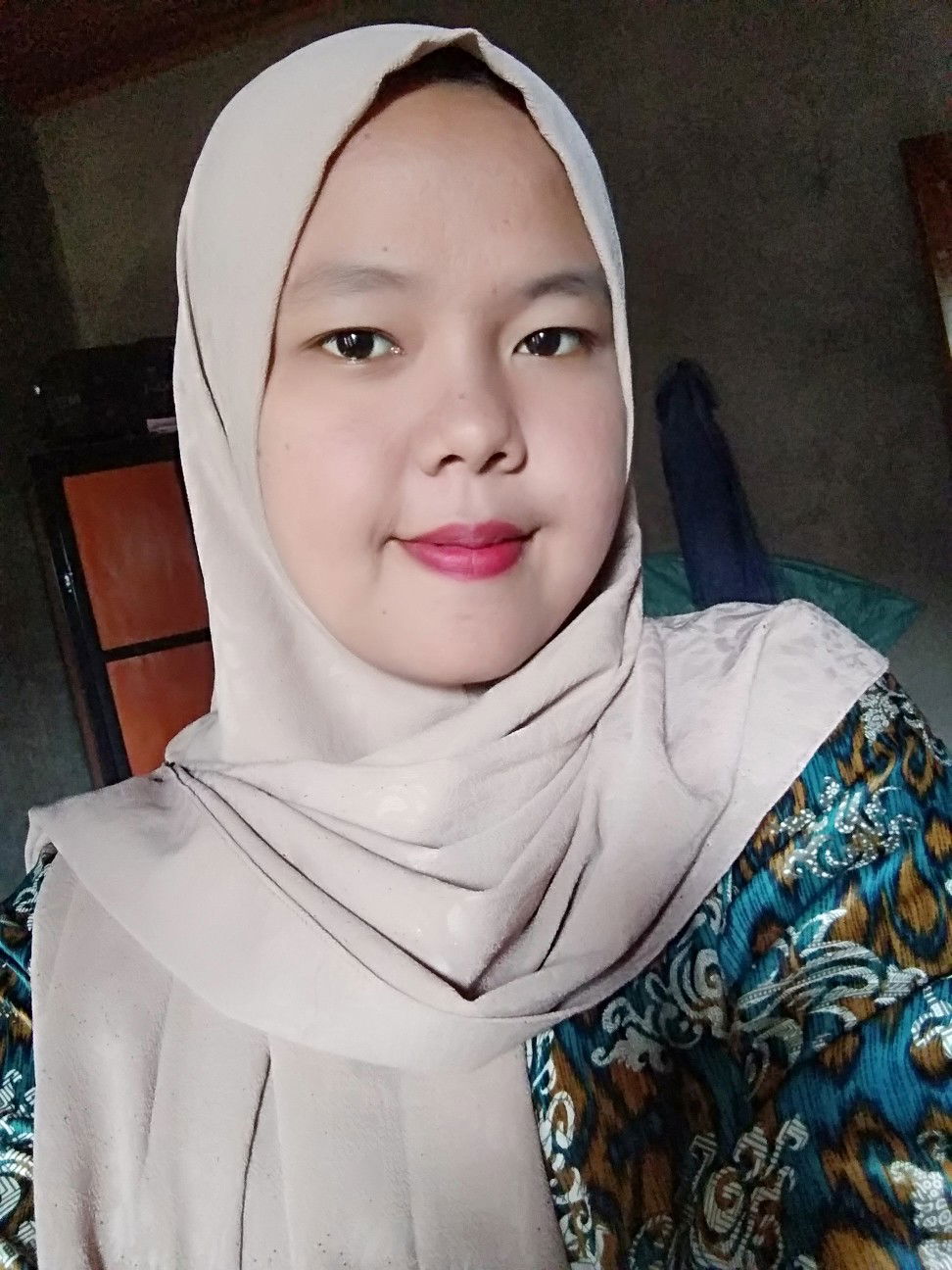 putri erlia sari profile icon