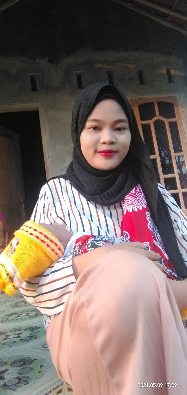 Vika RiyaNi profile icon