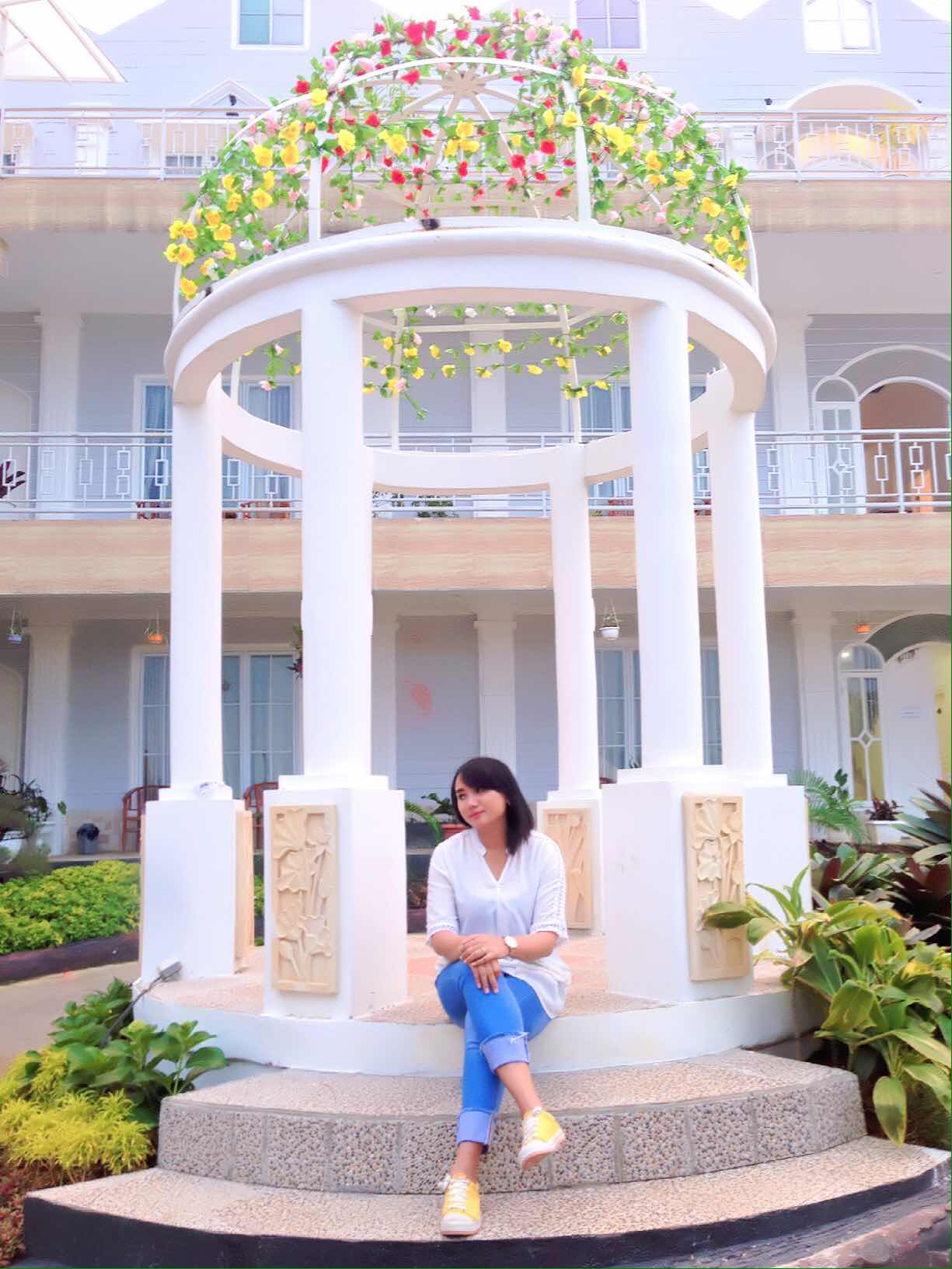 bias swari azza dini profile icon