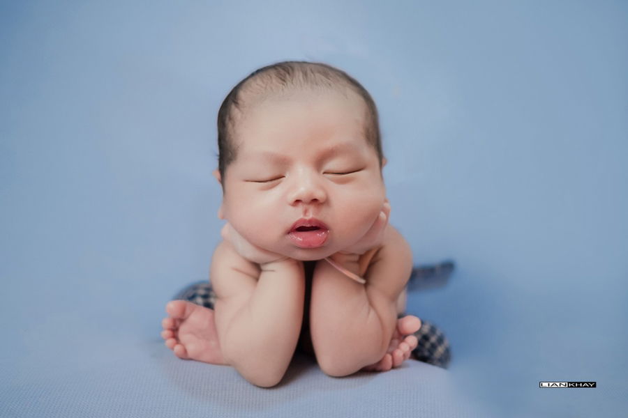 novita dewi profile icon