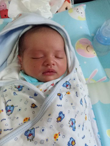 มีเรื่องปรึกษาหน่อยค่ะพอดีคลอดน้องมาล่ะห้าวันแต่น้ำนมไม่มีให้น้องกินคุณแม่บ้านใหนเปนแบบนี้บางค่ะสามารถซื้อนมผมเสริมได้ไหมค่ะ