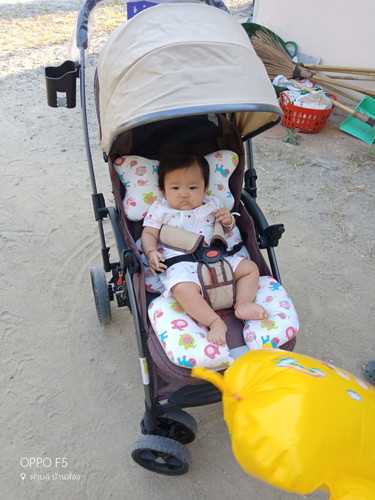 ลูกสาว3เดือน14วัน กลางวันนอนน้อยไม่ค่อยนอน แต่กลางคืนนอนหลับดีมากจนถึงเช้า แต่ตื่นกินมนมเป็นช่วงๆเวลา กินเสร็จหลับต่อ