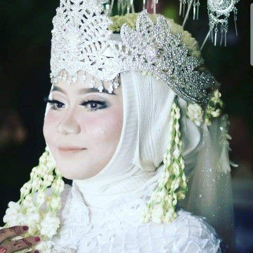 Dwi Kartika profile icon