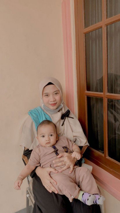 nolla juniawati profile icon