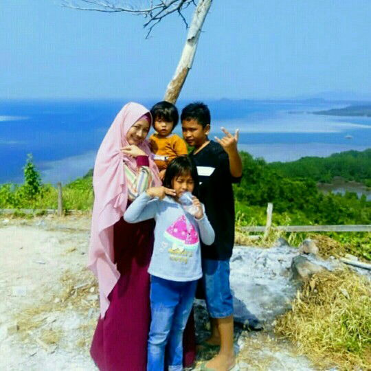 Teti Yuswanti profile icon