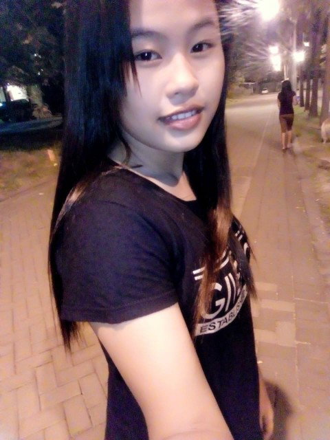 Vivii Windasari profile icon