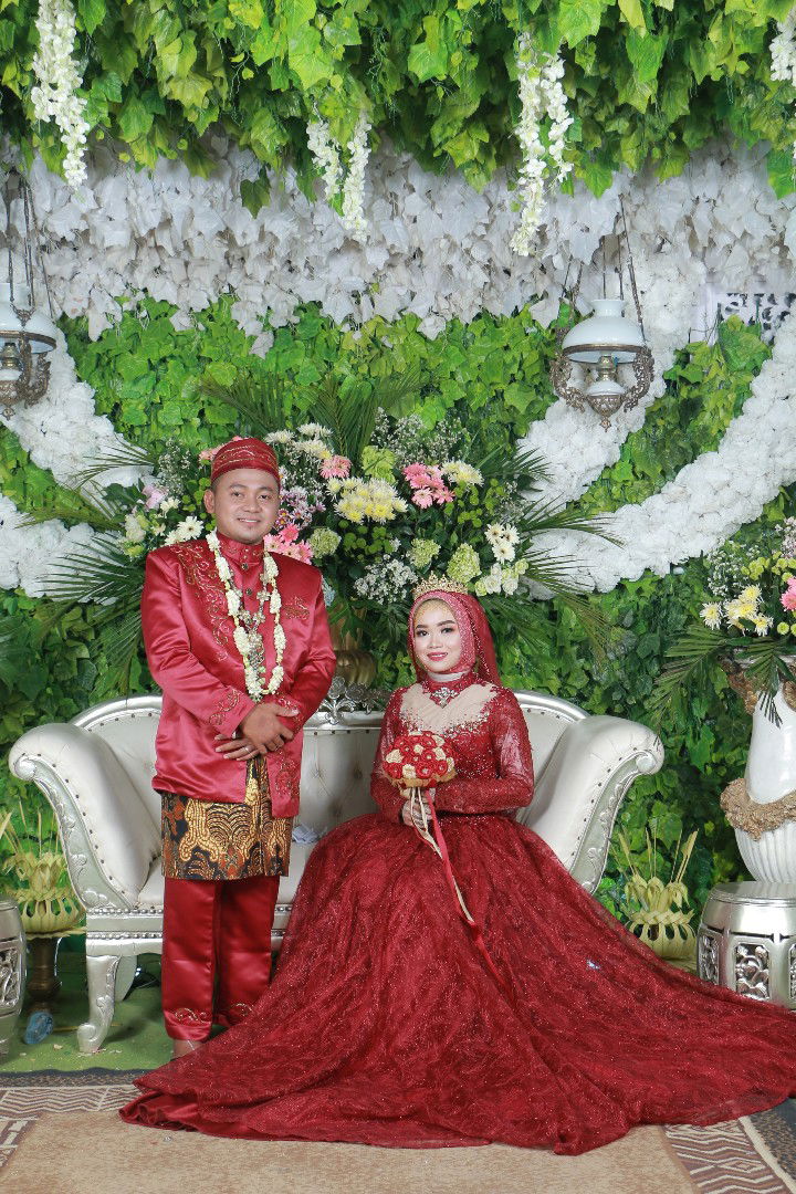 dewi astutik profile icon