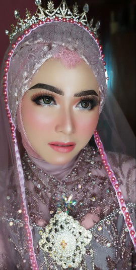 Ervina Fahrina profile icon