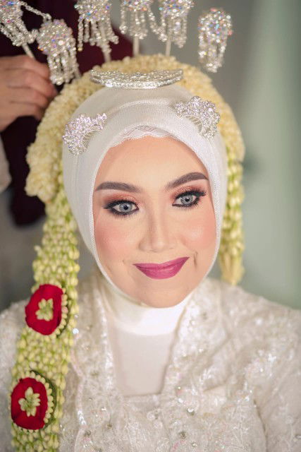 Indah Febriana profile icon