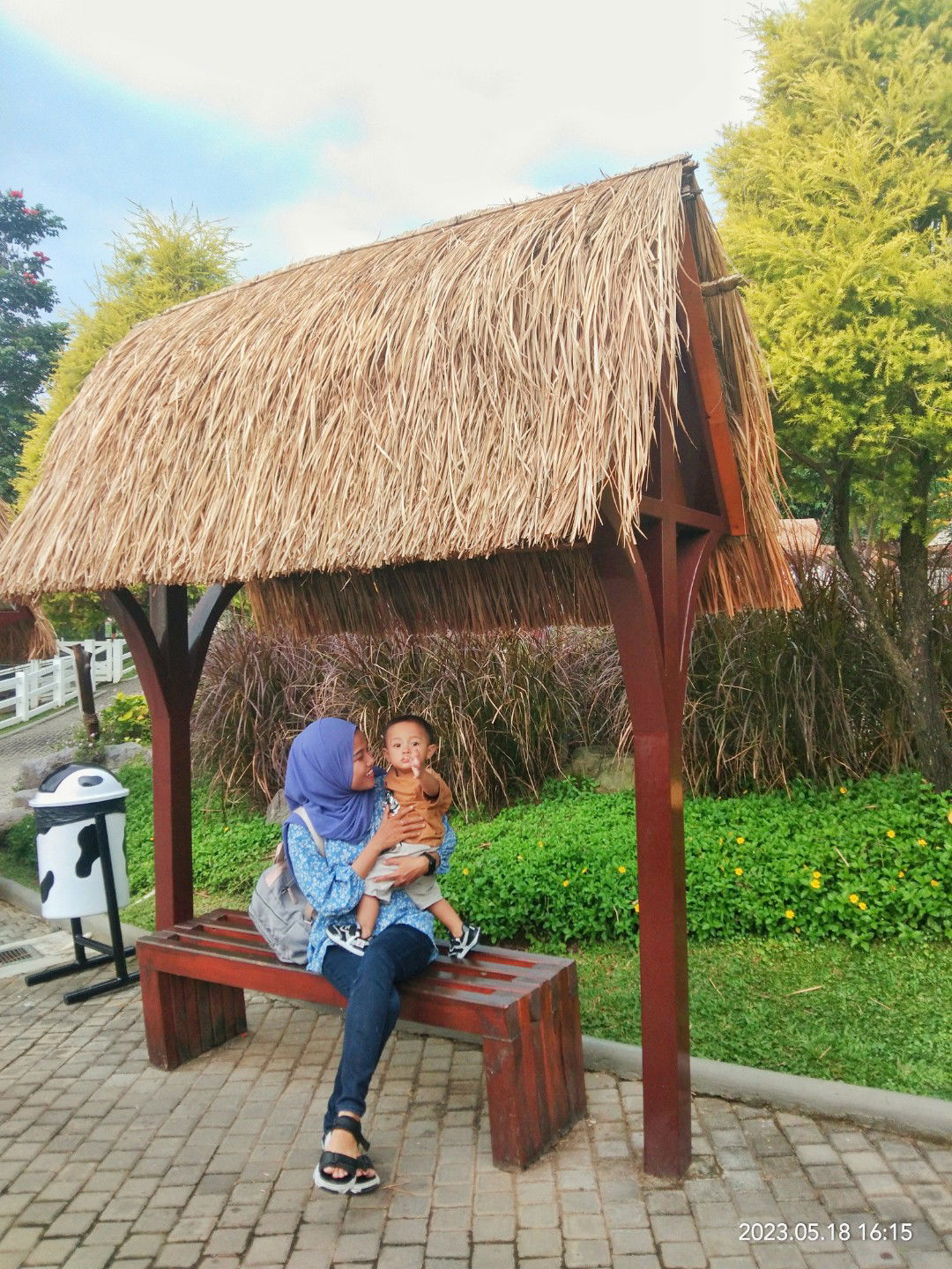 ratna Wahyunii profile icon