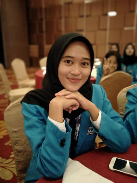 desy rhomandani profile icon