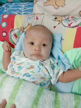 น้องบิดตัว