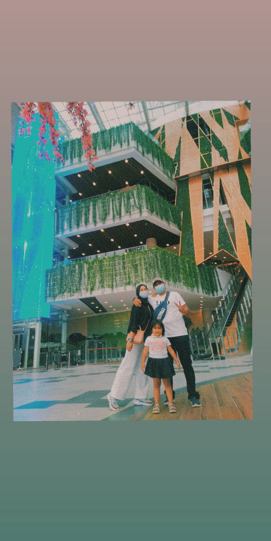 Reni Mutia profile icon