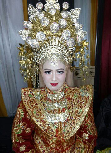 Elvi Refika profile icon