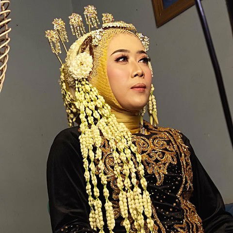 aprianita ayu profile icon